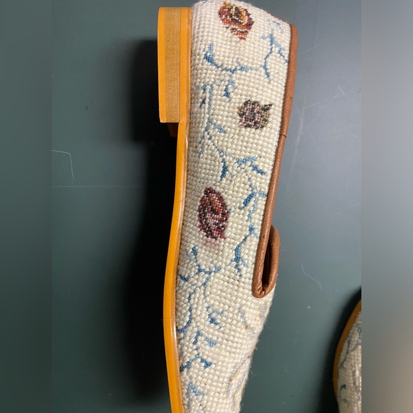 New Larkspur Collection Crab needlepoint loafer - Picture 5 of 5